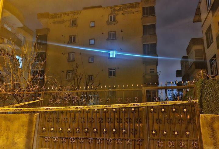 Kolonlardan ses geldi, 51 kişinin olduğu bina boşaltıldı