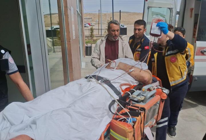 Boşanma aşamasındaki eşini bıçaklayıp, intihar girişiminde bulundu