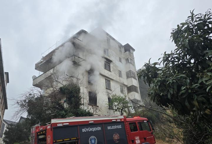 Metruk binada çıkan yangın söndürüldü