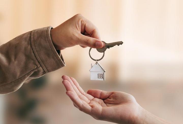 Milyon liralık sazan sarmalı! Hem ev sahibini, hem de alıcıyı dolandırdı: Olay böyle ortaya çıktı...