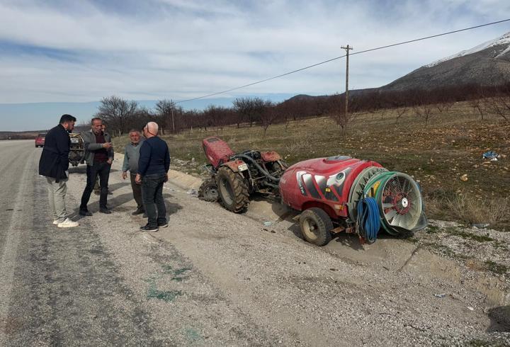 Malatya’da traktör devrildi: 2 yaralı