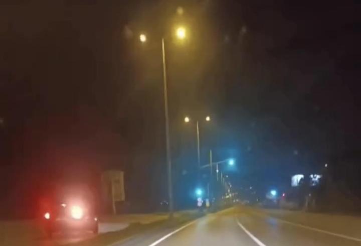 Otomobilin ters yönde ilerlediği anlar kamerada