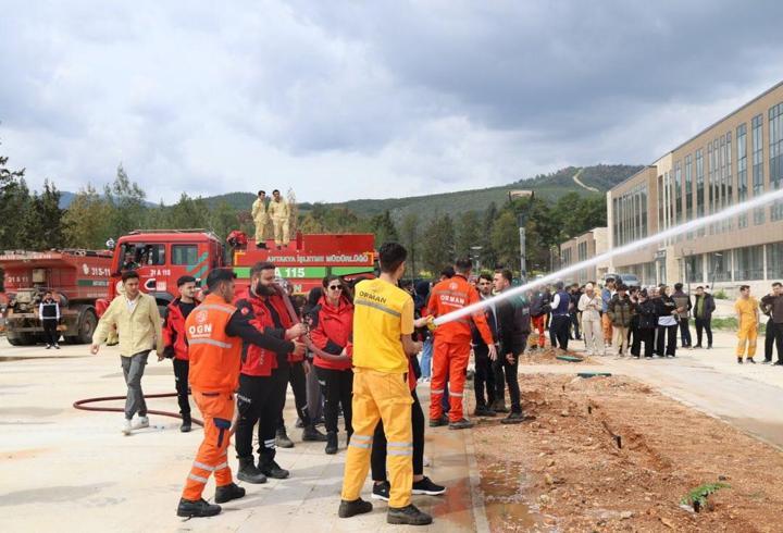 Hatay’da 120 gönüllüye orman yangınına müdahale eğitimi verildi