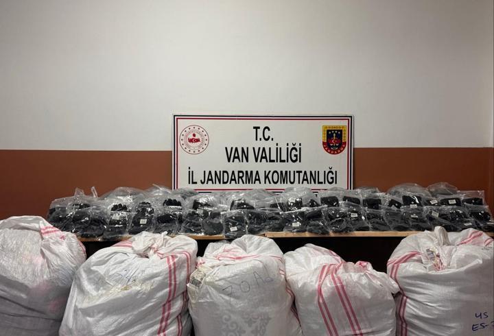 Van'da 5 milyon 800 bin TL'lik gümrük kaçağı eşya ele geçirildi