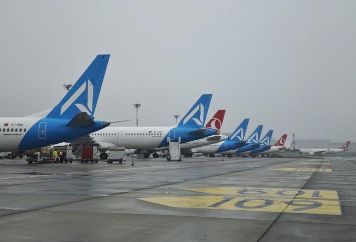 Hava trafiğine sağanak engeli! 51 uçak rota değiştirdi