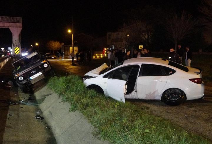 Edirne’de cip ile otomobil çarpıştığı kazada 3 kişi yaralandı: Kaza sonrası kaçan kedi bulunamadı