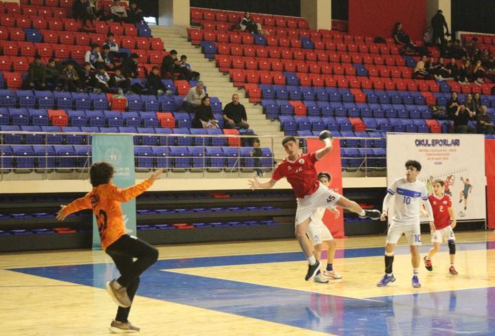 Niğde’de hentbol şöleni sona erdi