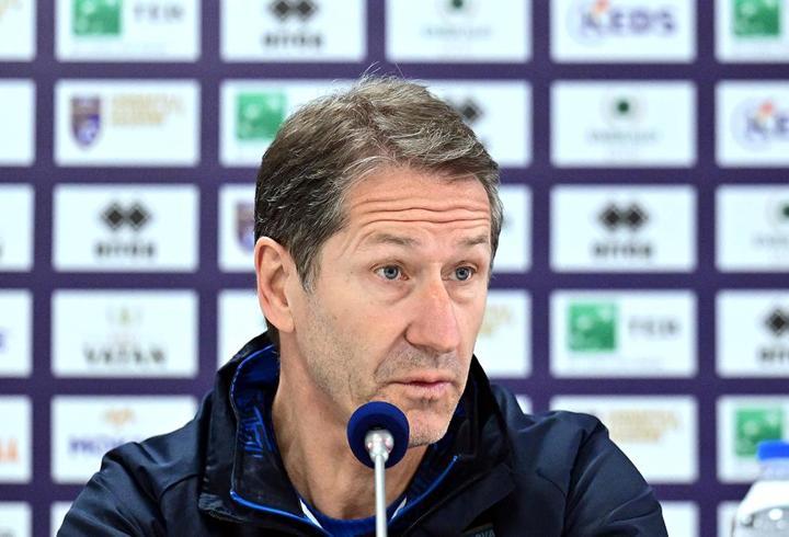 Galatasaray’ın Hollandalı yıldızı Noa Lang, Liverpool maçında yaşadığı parmak sakatlığının ardından Hollanda Milli Takımı kampına çağrılmıştı. Teknik Direktör Ronald Koeman, Lang’ın durumu hakkında önemli açıklamalarda bulundu.7