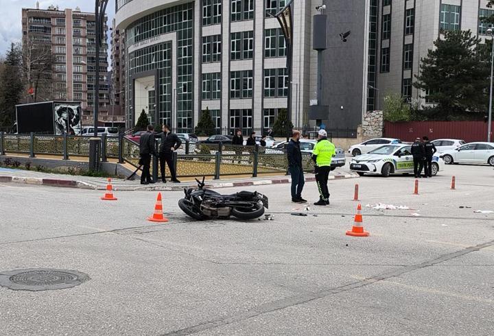 Otomobil ile motosiklet çarpıştı: 2 ağır yaralı