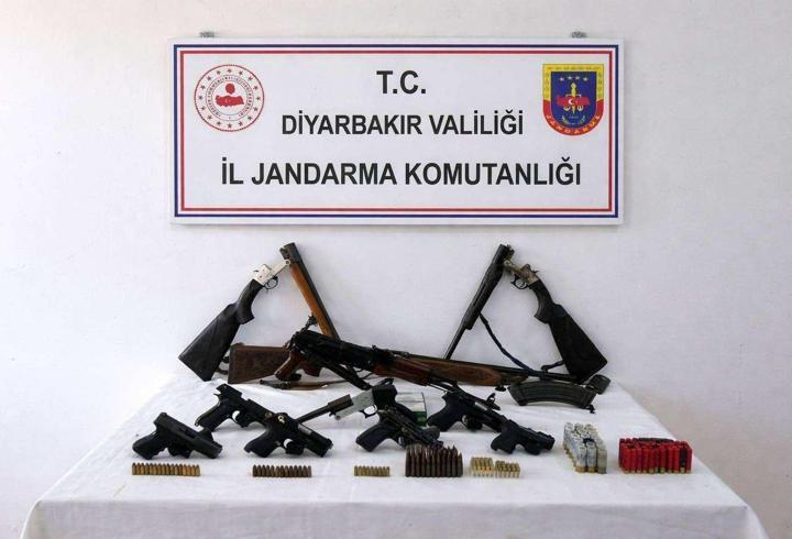 Diyarbakır’da çok sayıda kaçak silah ele geçirildi