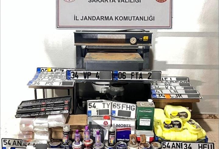 Sakarya’da sahte plaka operasyonu: 3 gözaltı