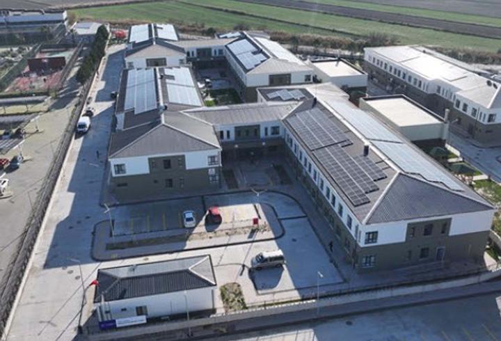 Kız yurduna girmeye çalışan şüpheli yakalandı; kurum müdürü uzaklaştırıldı