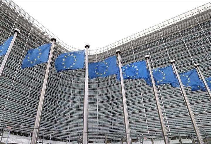 Memur maaş zammı 2026 Temmuz dönemiyle ilgili tablo kamu çalışanları tarafından yakından takip ediliyor. Milyonlarca SSK ve Bağ-Kur emeklisinin alacağı artış da açıklanacak enflasyon verilerine göre şekilleniyor. TÜİK’in mart ayı enflasyon rakamlarını duyurmasıyla birlikte, SSK ve Bağ-Kur emeklilerinin temmuz ayında elde edeceği zam oranına ilişkin üçüncü kritik veri de netleşecek. Tüketici Fiyat Endeksi (TÜFE), şubat ayında bir önceki aya kıyasla yüzde 2,96 oranında yükselirken, yıllık enflasyo