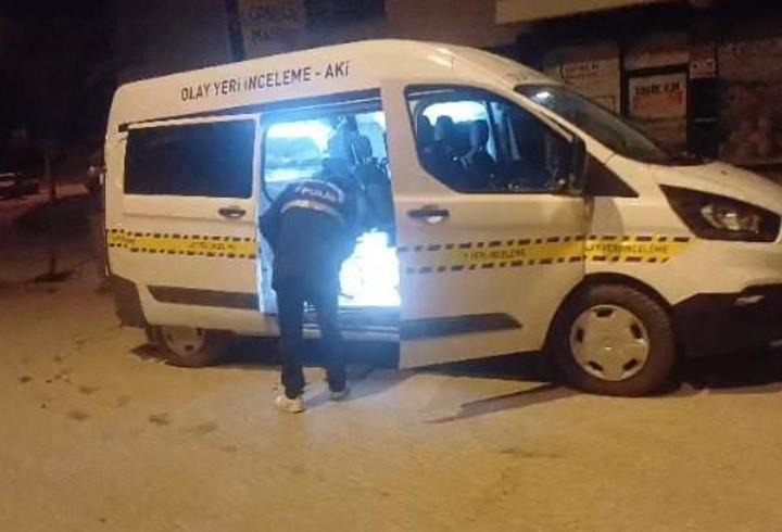 Husumetli oldukları kişinin evine zorla giren silahlı 4 kişiye gözaltı