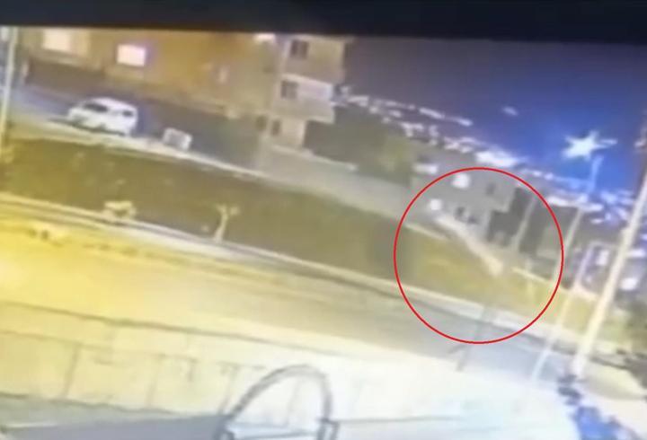 Otomobilin alt yola uçtuğu kaza kamerada: 3 yaralı