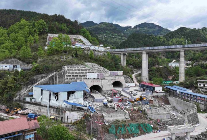 Çin'de tünel inşaatında patlama: 4 ölü