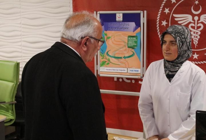 Kalp rahatsızlığı için gittiği hastanede kolon kanseri olduğunu öğrendi