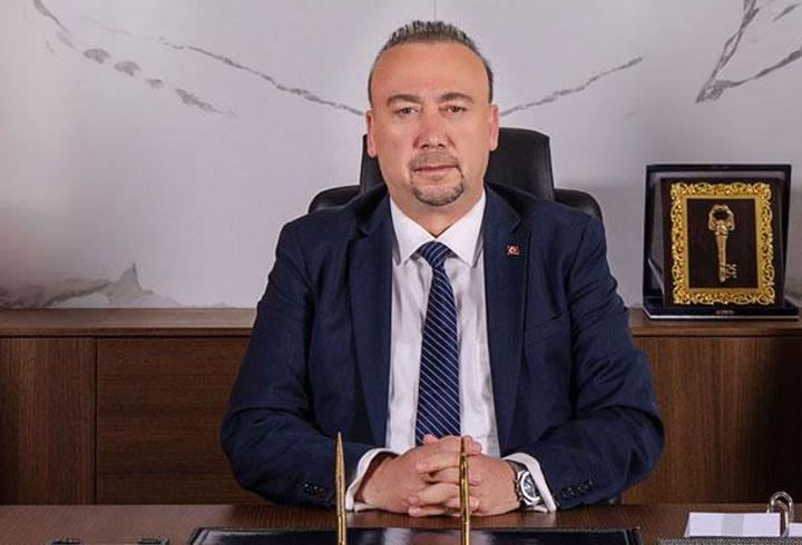 İçişleri Bakanlığı, Hakkari merkezli 18 ilde yasa dışı bahis ve nitelikli dolandırıcılık suçlarına yönelik düzenlenen operasyonlarda 52 şüphelinin, kırmızı bültenle aranan 1 zanlının ise Bosna-Hersek’te gözaltına alındığını bildirdi.
1