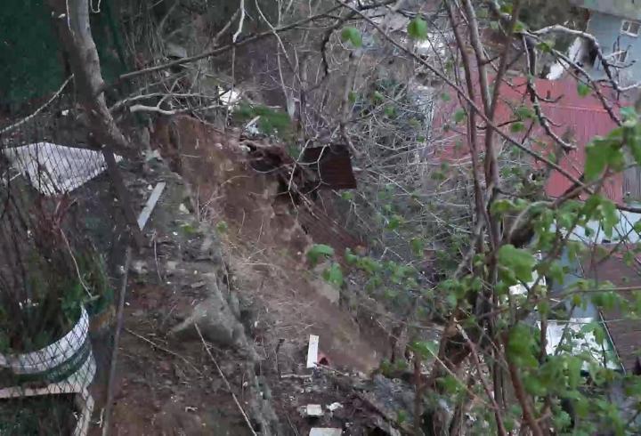 İstanbul- Sarıyer’de toprak kayması nedeniyle 6 bina tahliye edildi
