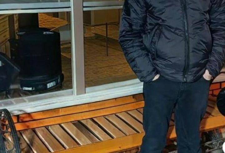 Evinde uyurken balkondan giren kişi tarafından öldürüldü