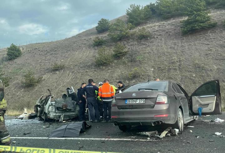 Ankara'da iki otomobil çarpıştı: 5 ölü