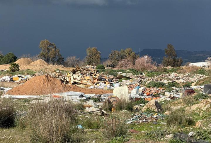Kuş cenneti çöplüğe döndü