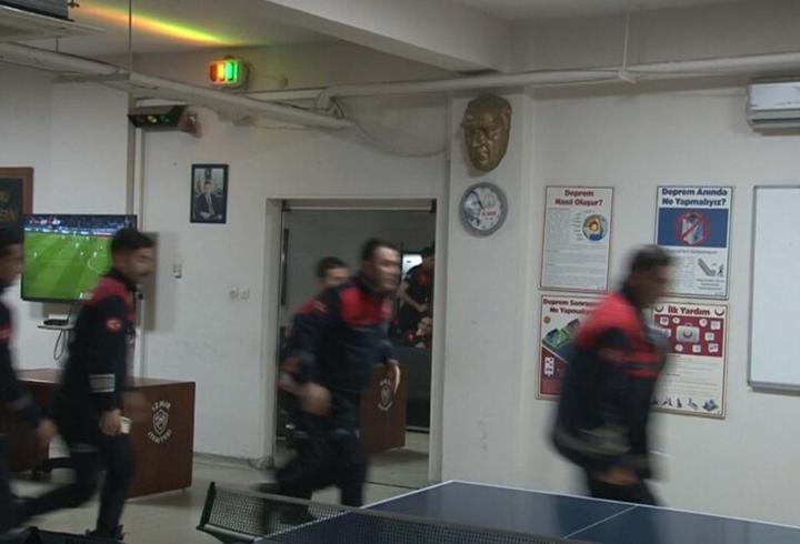 Dünya Kupası maçını bırakıp yangına koştular