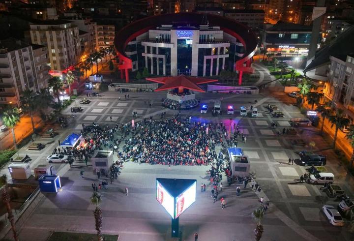 Canik’te dev ekranda milli maç coşkusu yaşandı