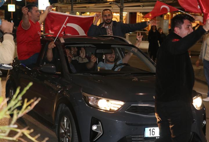 Milli takımın galibiyeti Antalya'da coşkuyla kutlandı