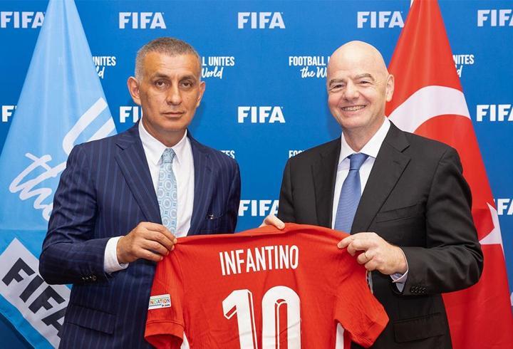 FIFA Başkanı Gianni Infantino: Tebrikler Türkiye! Ay-yıldız bir kez daha parıldıyor...