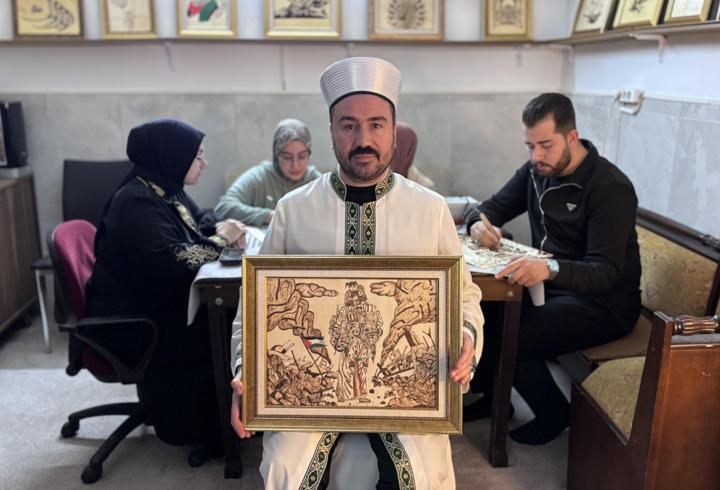 Camide atölye kurdu; ürettiği eserlerle öğrencilere destek oluyor