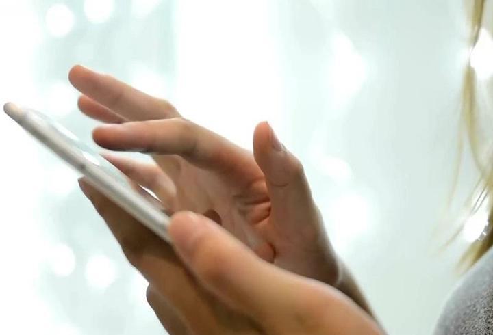 Fransa'da çocuklara sanal medya yasağı