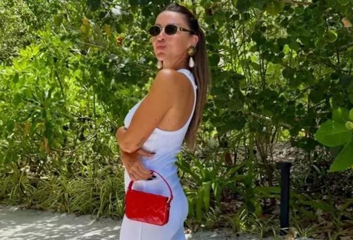 Hadise’den bahar pozu! Fit görünümüyle sanal medyada yine gündem oldu