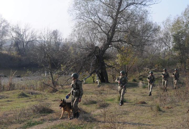 Kaçak göçmenlerin arasına saklanan organizatör, parmak izi eşleştirmesinde yakalandı
