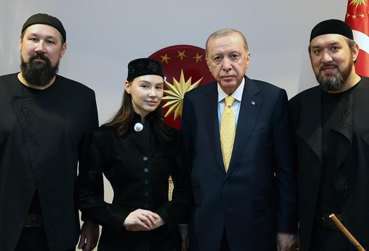 Sosyal medyaya ve doğum iznine yönelik düzenlemeleri de içeren Sosyal Hizmetler Kanunu ve Bazı Kanunlarda Değişiklik Yapılması Hakkında Kanun Teklifi, TBMM Sağlık, Aile, Çalışma ve Sosyal İşler Komisyonu'nda kabul edildi.
1