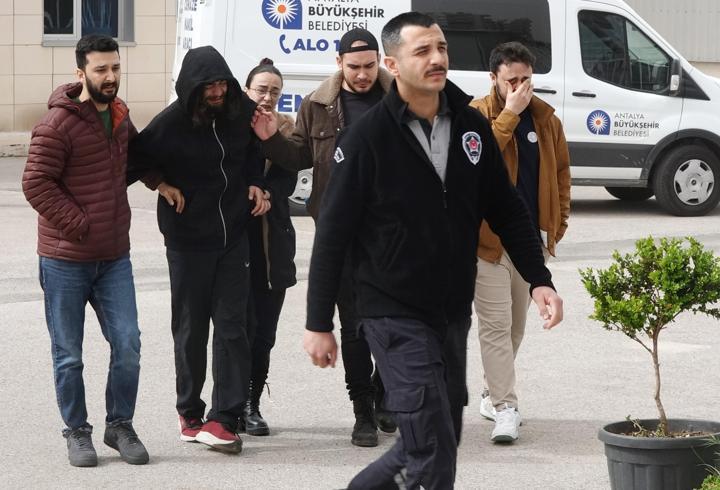 Kazada ölen kızının cenazesini, gözyaşları arasında aldı