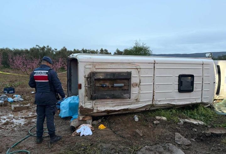 İşçileri taşıyan minibüs takla attı: 1 ölü, 12 yaralı