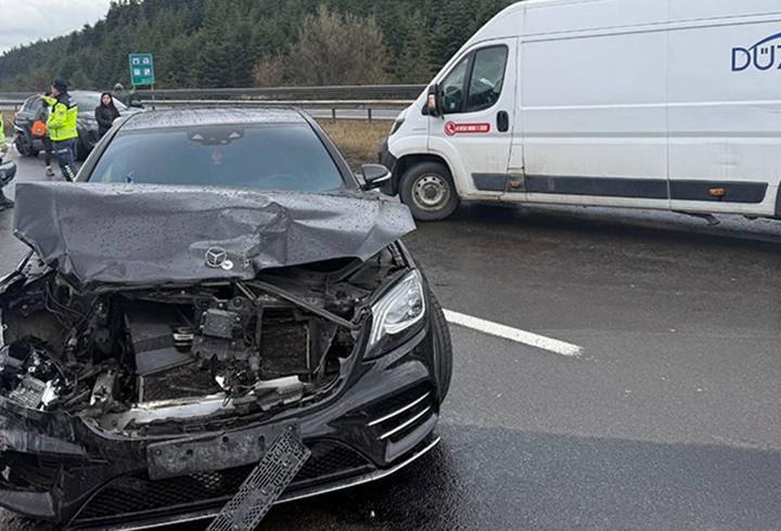 Anadolu Otoyolu'nda zincirleme kaza! 9 araç birbirine girdi