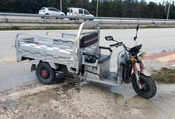 Üçtekerden düşen yolcu yaralandı