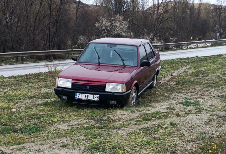 Refüje çıkan otomobilin sürücüsü yaralandı