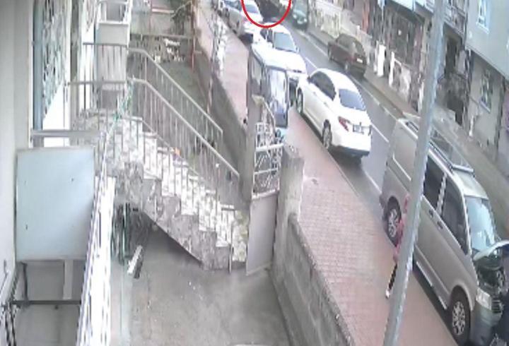 Otomobil park halindeki araca çarpıp takla attı: 2 yaralı