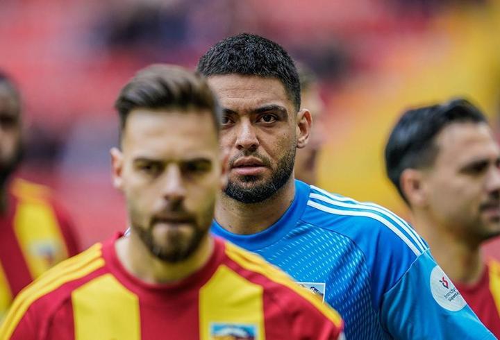 Kayserispor taraftarları, kaleciden gol giyen Bilal'e tepki gösterdi