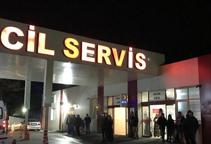 Kavga ihbarına gitmişlerdi! 17 yaşındaki çocuk polisleri bıçakladı