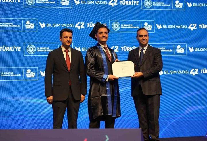 Son dakika haberine göre; MHP, İstanbul il teşkilatı ile 39 ilçe teşkilatının feshedildiğini bildirildi.3