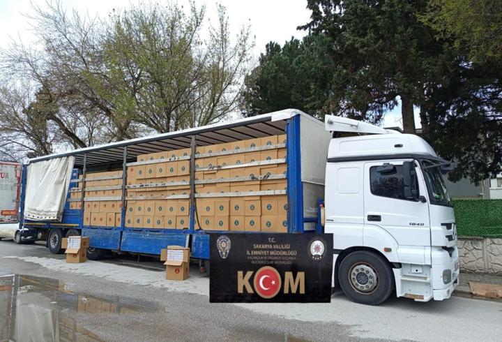 TIR'da 8 milyon adet kaçak makaron ele geçirildi