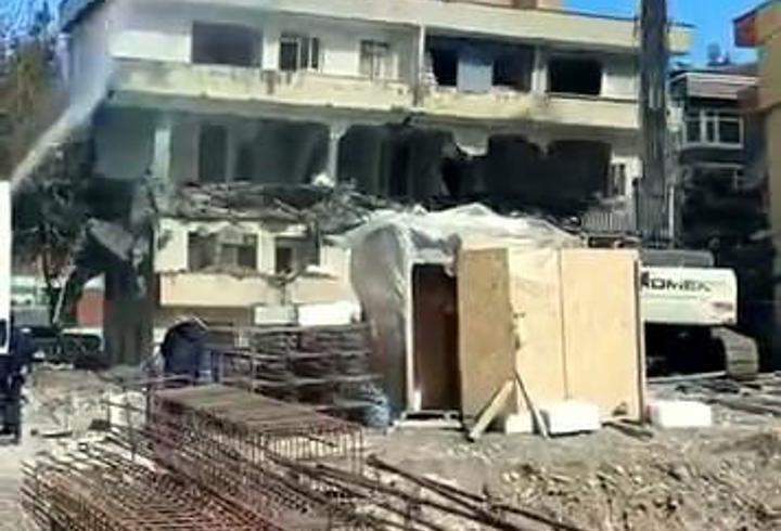 Avcılar’da kentsel dönüşüme giren bina tek darbeyle yıkıldı