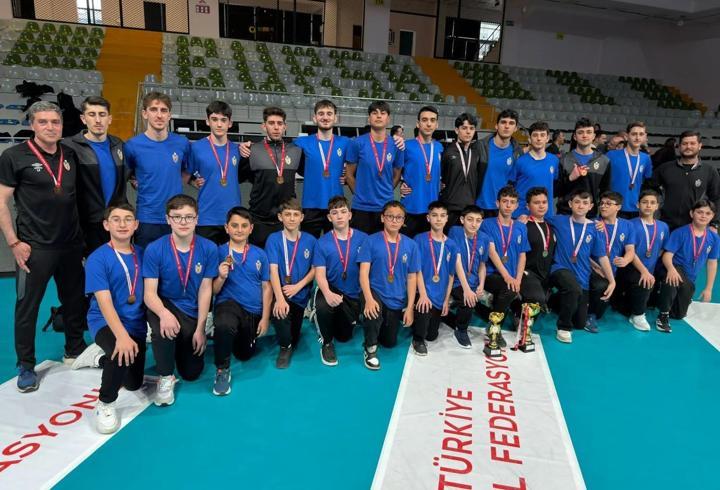 İnegöl Belediyespor’dan voleybolda çifte başarı