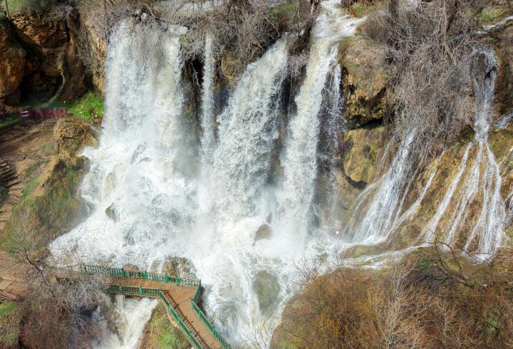 Obrukla oluşan Sızır Şelalesi, son yağışlarla coştu