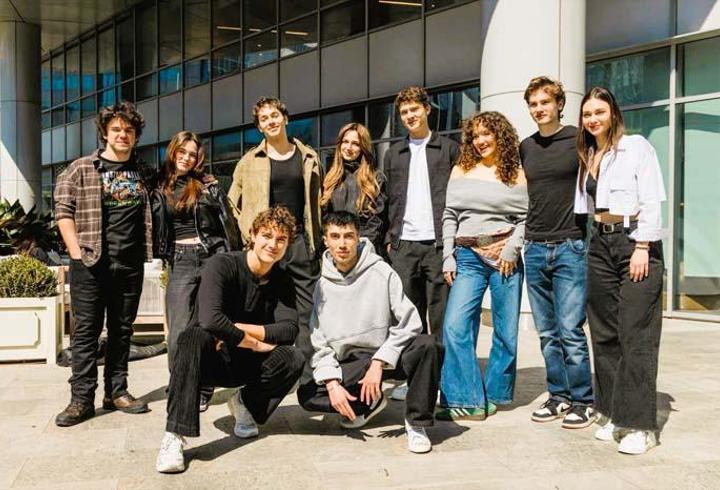 Bir Aile Hikayesi "Daha On Yedi" Sete Çıktı! "Sizlerle Buluşmak İçin Çok Heyecanlıyız"