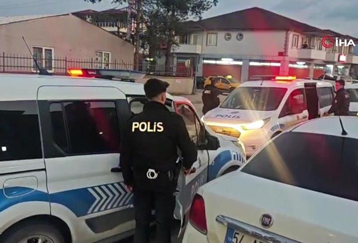 Şiddet gören kadın okul bahçesine sığındı